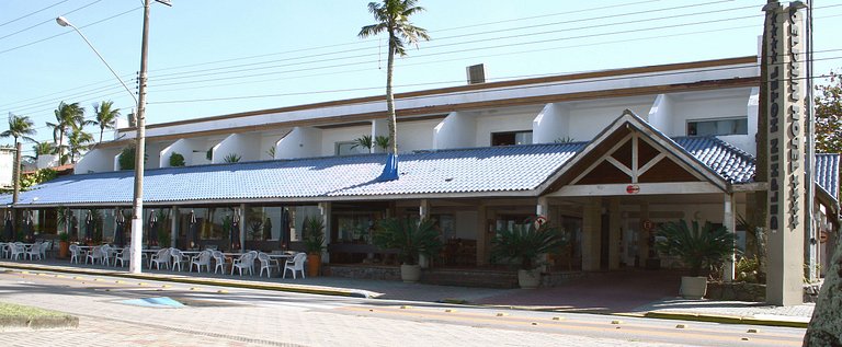 Apartamento 274 confortável em condomínio em hotel em frente