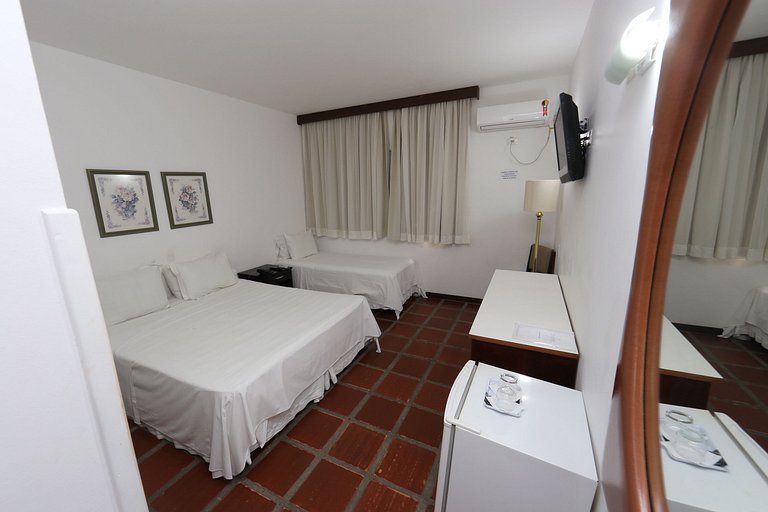 Apartamento 273 confortável em condomínio em hotel em frente