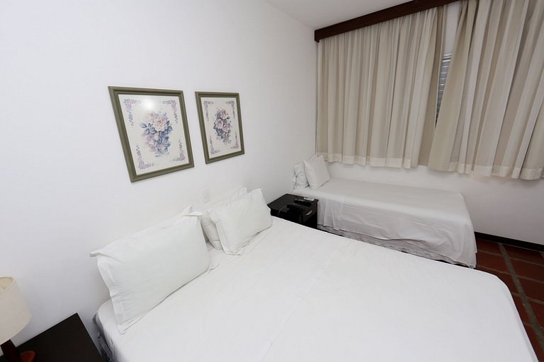 Apartamento 273 confortável em condomínio em hotel em frente