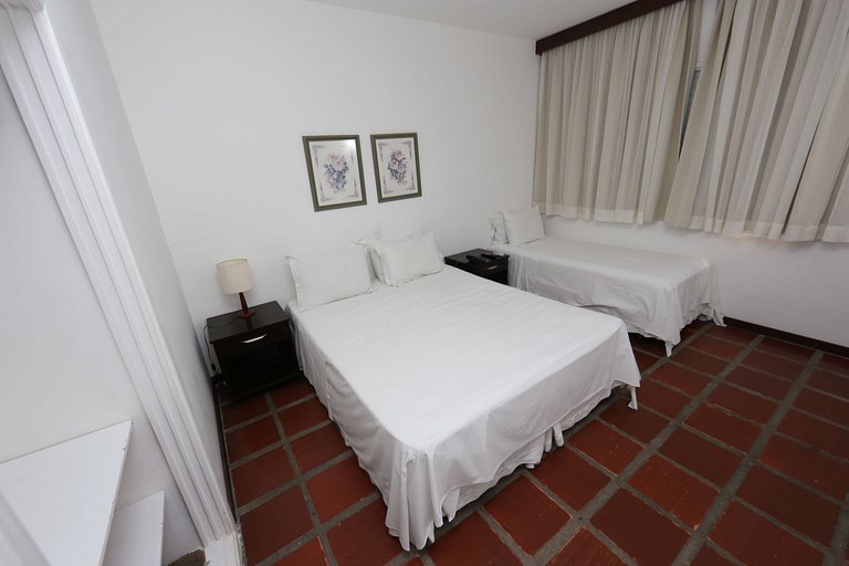 Apartamento 273 confortável em condomínio em hotel em frente