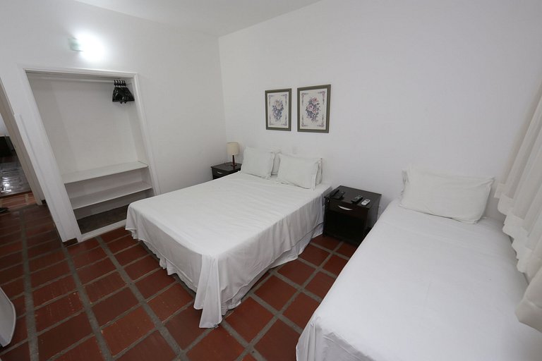 Apartamento 273 confortável em condomínio em hotel em frente