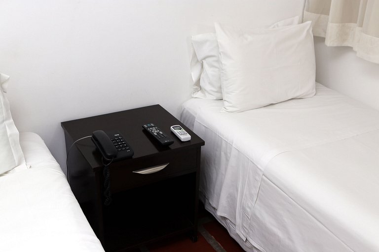 Apartamento 273 confortável em condomínio em hotel em frente