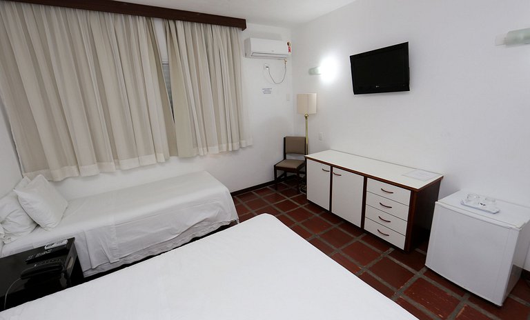 Apartamento 273 confortável em condomínio em hotel em frente