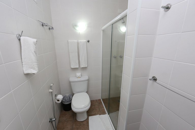 Apartamento 273 confortável em condomínio em hotel em frente