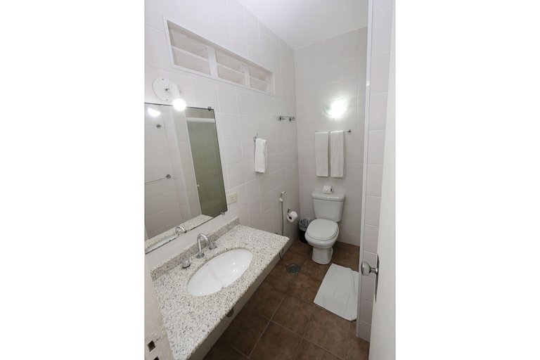 Apartamento 273 confortável em condomínio em hotel em frente