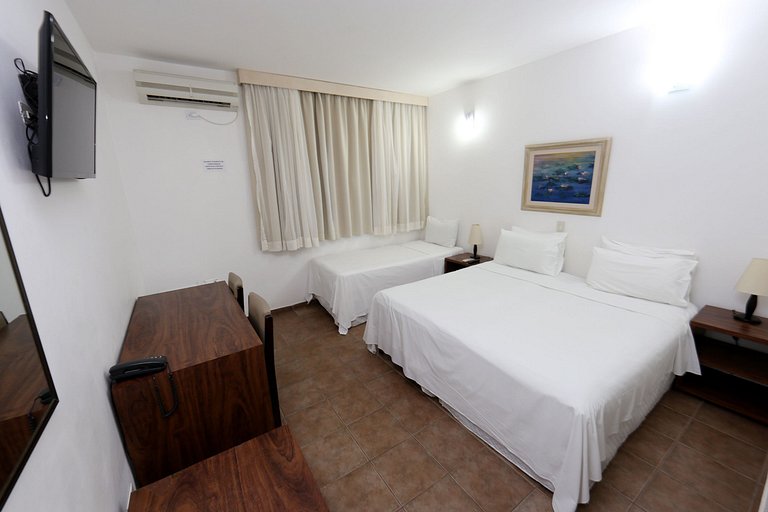 Apartamento 275 confortável em condomínio em hotel em frente