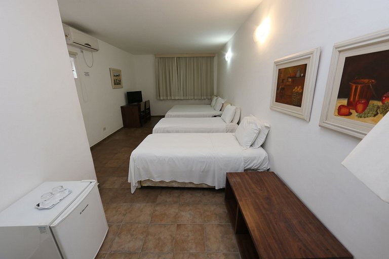 Apartamento 276 confortável em condo hotel em frente ao mar