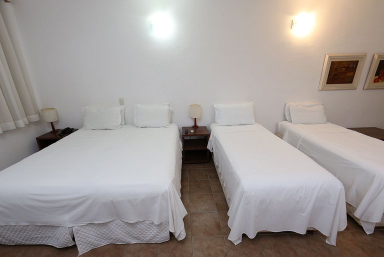 Apartamento 276 confortável em condo hotel em frente ao mar