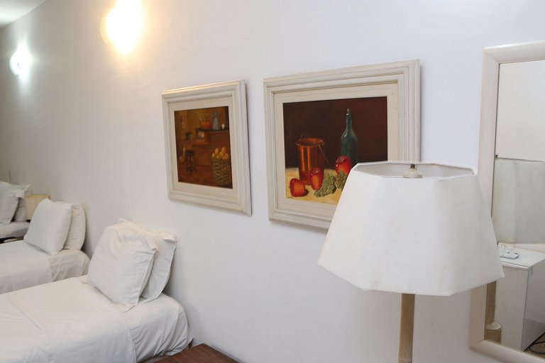 Apartamento 276 confortável em condo hotel em frente ao mar