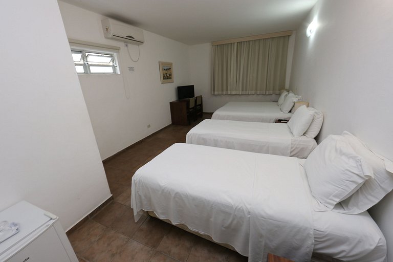 Apartamento 276 confortável em condo hotel em frente ao mar