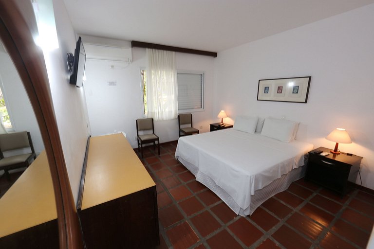 Apartamento 274 confortável em condomínio em hotel em frente