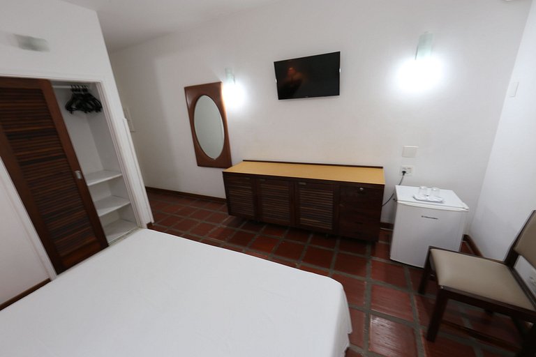 Apartamento 274 confortável em condomínio em hotel em frente