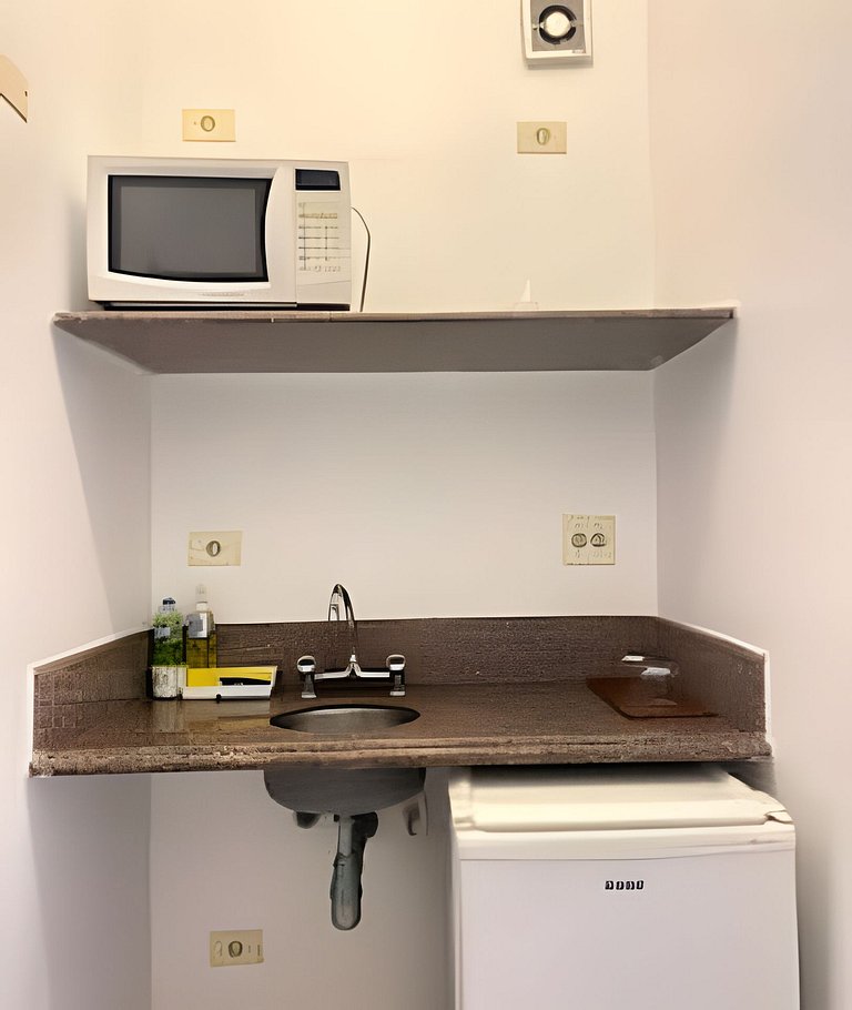 Apartamento 113 confortável em condomínio em hotel em frente